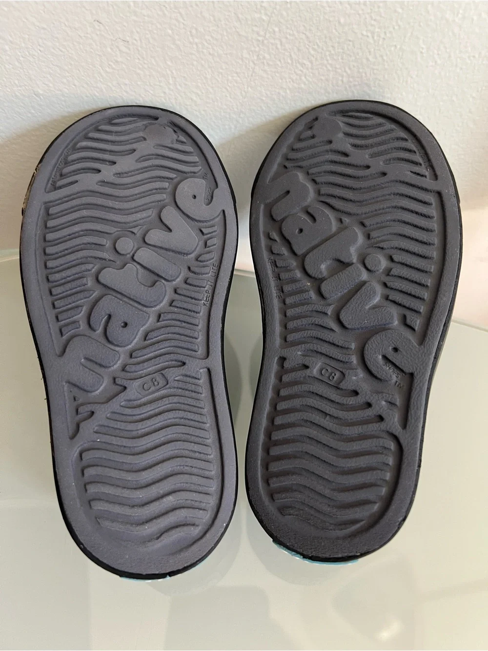 Native Jefferson Pewter Gray & Black Slip-Ons, 8c